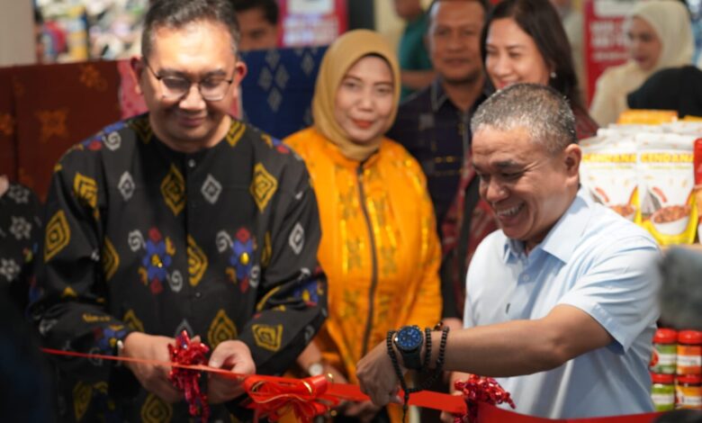 Launching Pre-event Karya Kreatif Sulawesi Tengah, Wali Kota Palu Dorong Tenun Kelor Lebih Maju