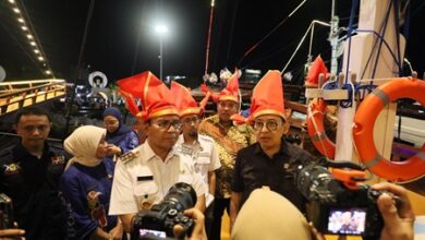 Danny Pomanto Jamu Menteri Kebudayaan Fadli Zon di Kapal Pinisi Adama