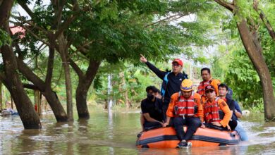 Danny Bareng Kapolda Sulsel Temui Korban Banjir di Manggala