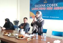 Launching Menu Baru, Saoenk Cobek Manjakan Lidah Warga Bone dengan Cita Rasa Khas