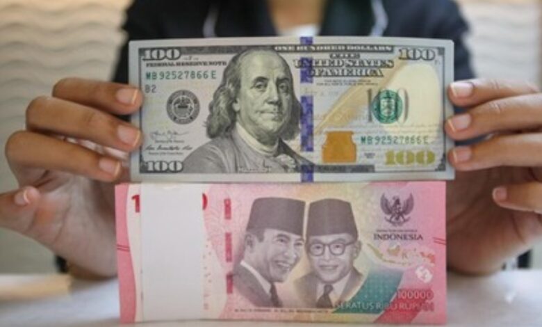 Rupiah Tumbang Imbas Trump Umumkan Tarif Baru Impor Baja dan Aluminium