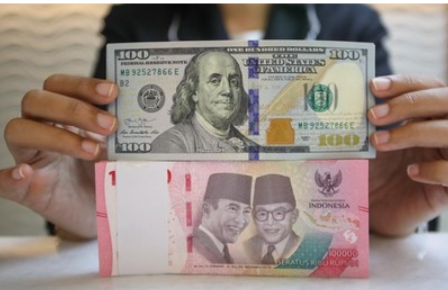 Rupiah Tumbang Imbas Trump Umumkan Tarif Baru Impor Baja dan Aluminium