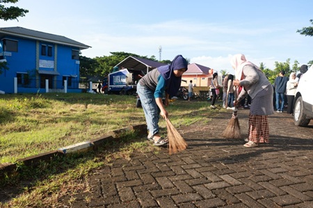 HPSN 2025, DLH Makassar dan Provinsi Sulsel Gelar Aksi Bersih-Bersih di TPS 3R dan Bank Sampah Untia