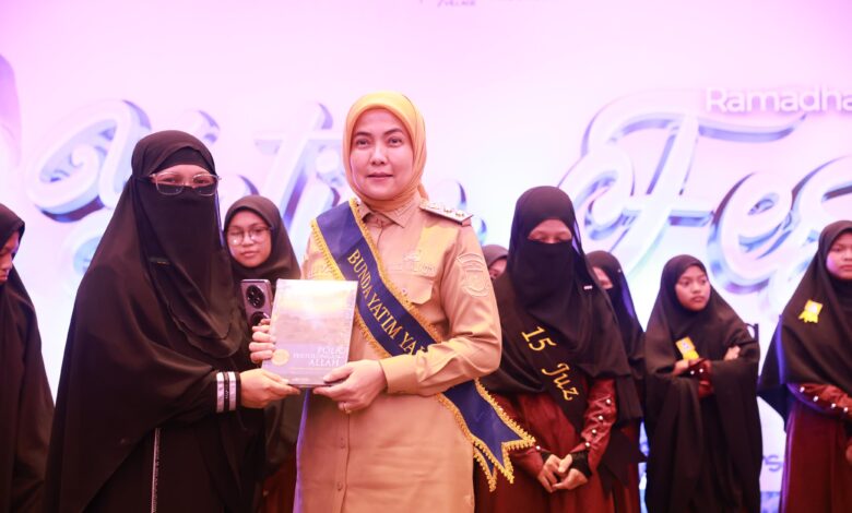 Hadiri Yatim Fest Ramadan, Wakil Wali Kota Makassar Aliyah Mustika Ilham Dinobatkan Sebagai Bunda Yatim