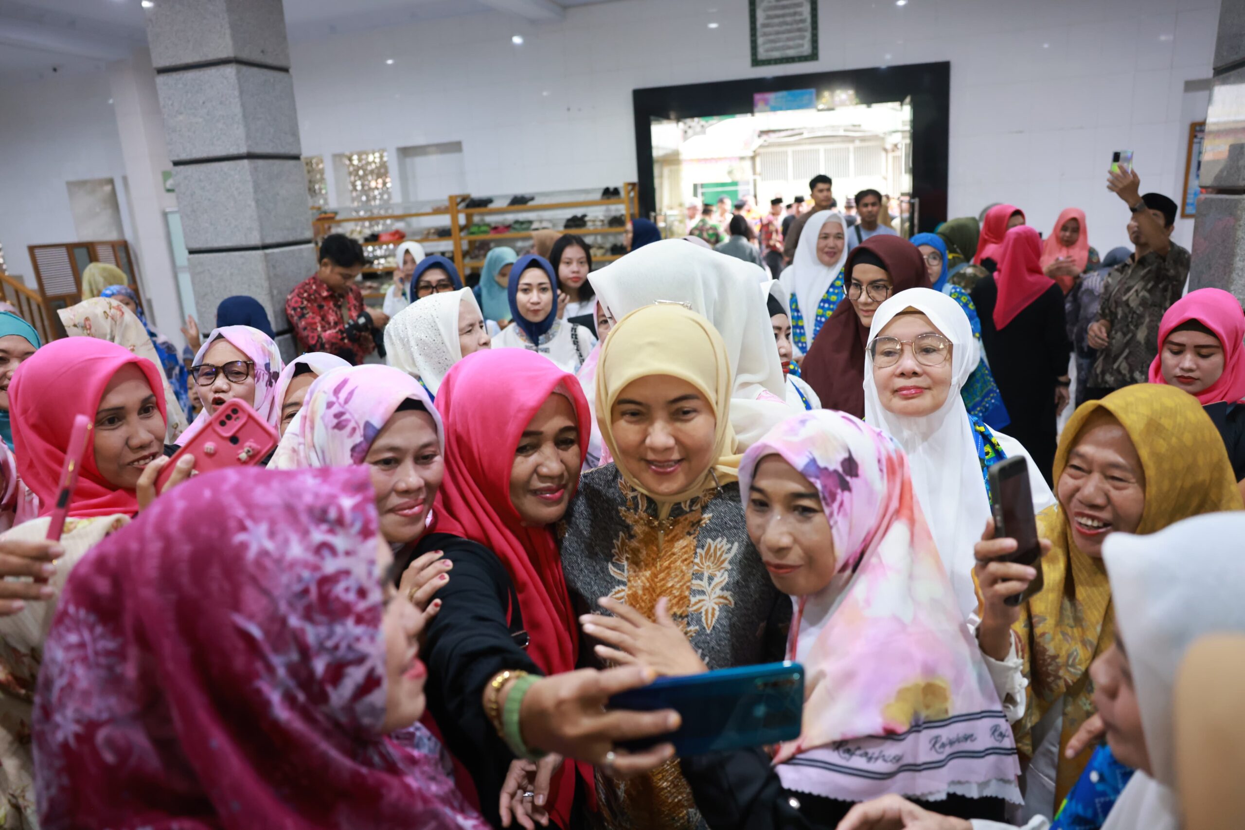 Wawali Makassar Aliyah Mustika Buka Puasa Bersama Warga di Masjid Taqwa