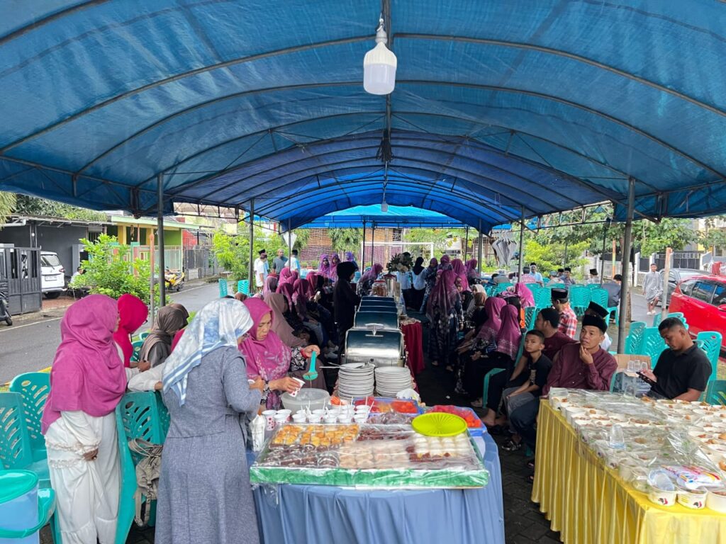 Warga Kompleks Prima Griya Gelar Buka Puasa dan berbagi ke Anak Yatim