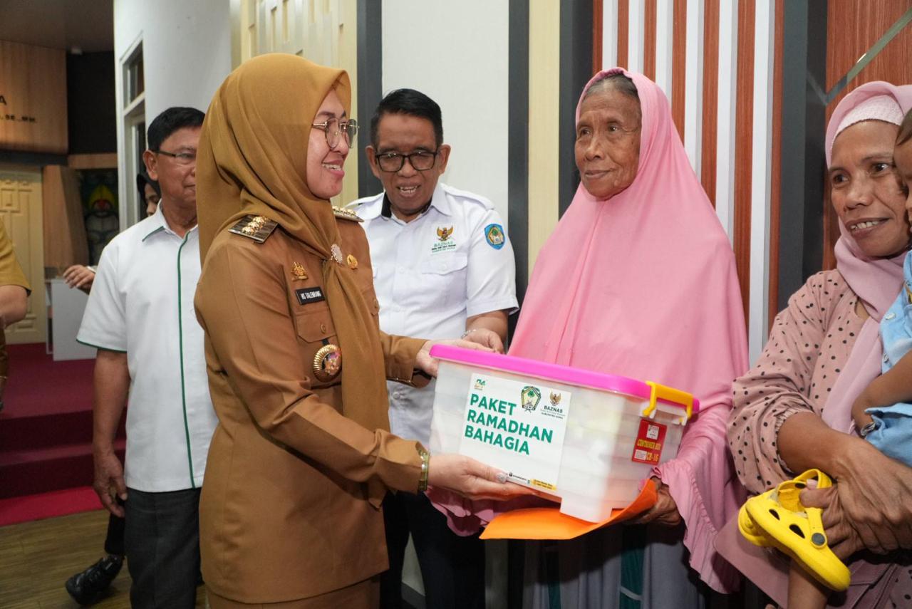 Pemkab Gowa bersama Baznas Salurkan 371 Paket Sembako ke Masyarakat Miskin Ekstrem