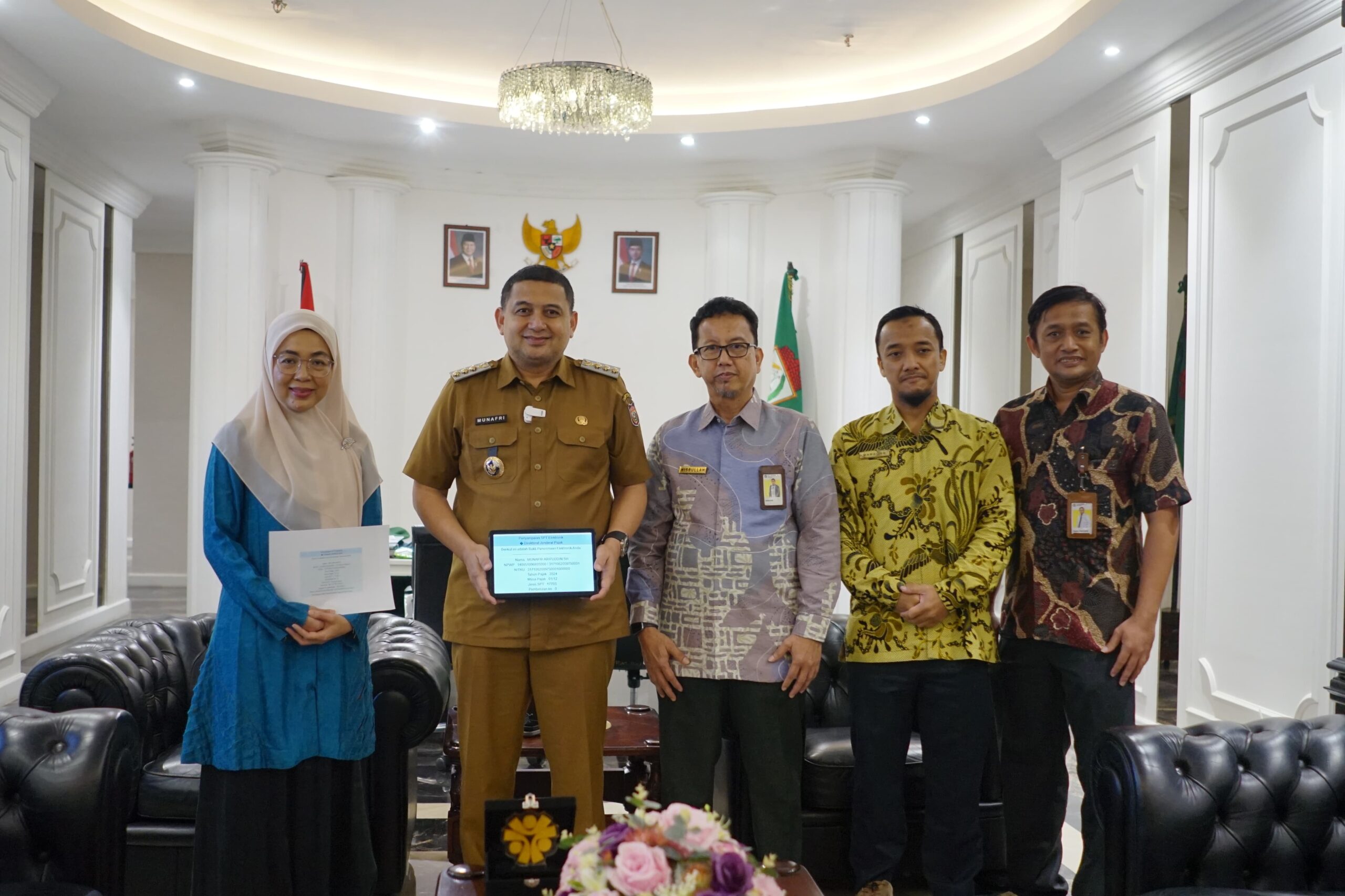 Laporkan SPT Tahunan Sebelum 31 Maret, Wali Kota Makassar dan Ketua TP PKK Ajak Warga Taat Pajak