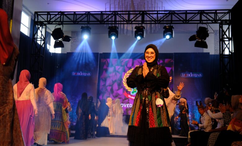 Dukung Perempuan Berkarya, Bupati Gowa Lelang Busana di Preloved for Charity