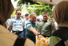 Danlantamal VI Beserta Ketua Korcab VI DJA II Hadiri Bazar Ramadan TNI