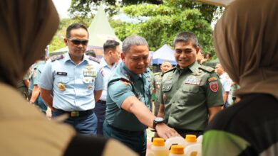 Danlantamal VI Beserta Ketua Korcab VI DJA II Hadiri Bazar Ramadan TNI