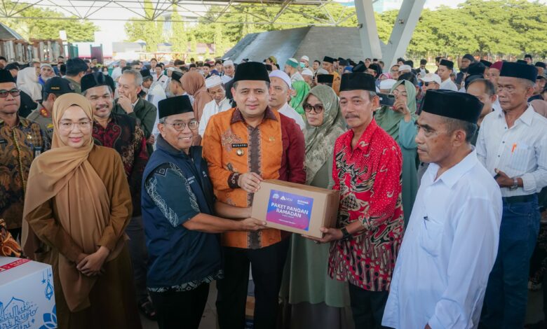 Dukung Kesejahteraan Pekerja Keagamaan, Ketua TP PKK Kota Makassar Hadiri Penyaluran 5.500 Paket Sembako