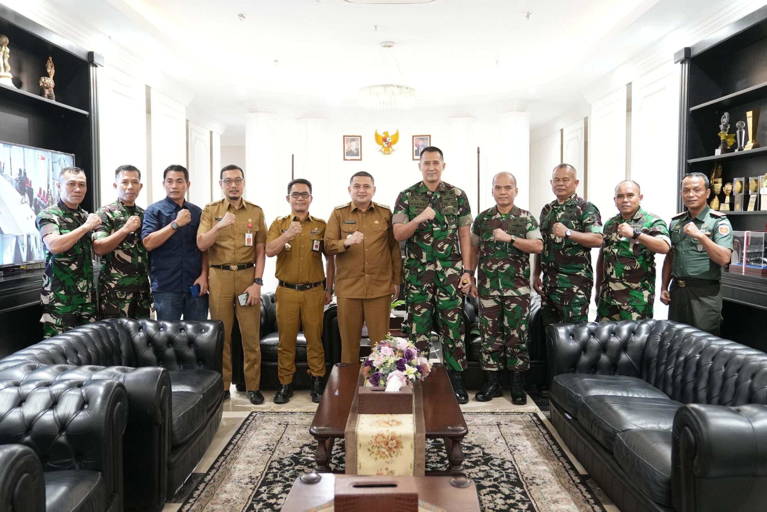 Tingkatkan Sinergitas, Wali Kota Makassar Terima Kunjungan Silaturahmi Dandim 1408Makassar