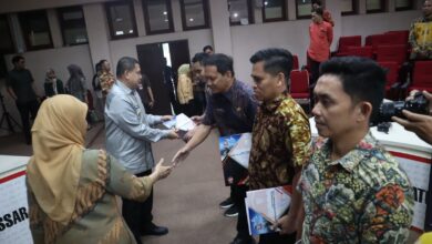 Wali Kota Makassar Serahkan SK Jabatan Pelaksana bagi Pegawai Mutasi Masuk