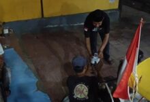 Berkah Ramadan, Komunitas Sedekah On The Street Berbagi Makanan Sahur kepada Warga Kurang Mampu
