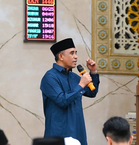 Gubernur Sulteng Anwar Hafid Beri Tausyiah Ramadan di Masjid Nurul Iman Wosu