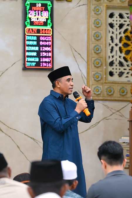 Gubernur Sulteng Anwar Hafid Beri Tausyiah Ramadan di Masjid Nurul Iman Wosu