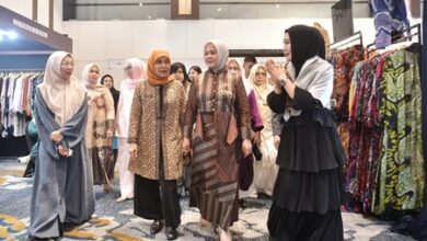 DP3A Dalduk KB Sulsel Lelang Pakaian Preloved di Trend Hijab Expo