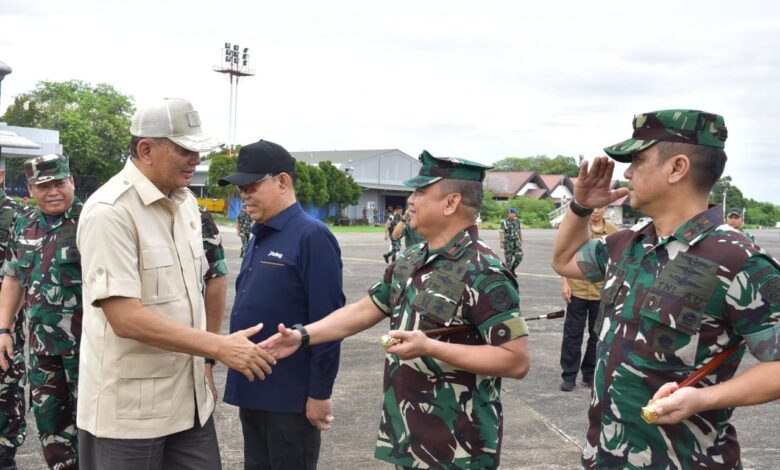 Moment Saat Danlantamal VI Mengantar Kepulangan Menhan Usai Kunker di Sulsel