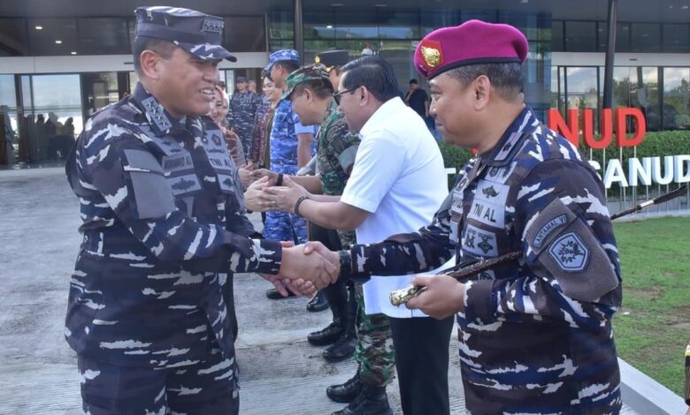 Danlantamal VI Makassar Antar Keberangkatan KSAL Laksamana TNI Muhammad Ali