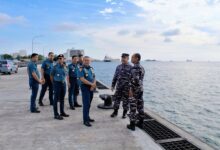 Kadisfaslanal Tinjau Fasilitas Satdik-2 Dan Fasilitas Lantamal VI Makassar