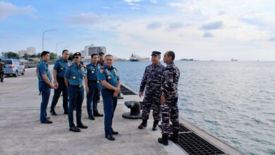 Kadisfaslanal Tinjau Fasilitas Satdik-2 Dan Fasilitas Lantamal VI Makassar