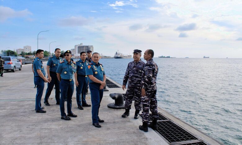 Kadisfaslanal Tinjau Fasilitas Satdik-2 Dan Fasilitas Lantamal VI Makassar