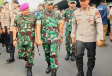 Jaga Keamanan Esensi Perjuangan Buruh, Danlantamal VI Tinjau Langsung Kesiapan Personel Gabungan Pengamanan Hari Buruh Internasional