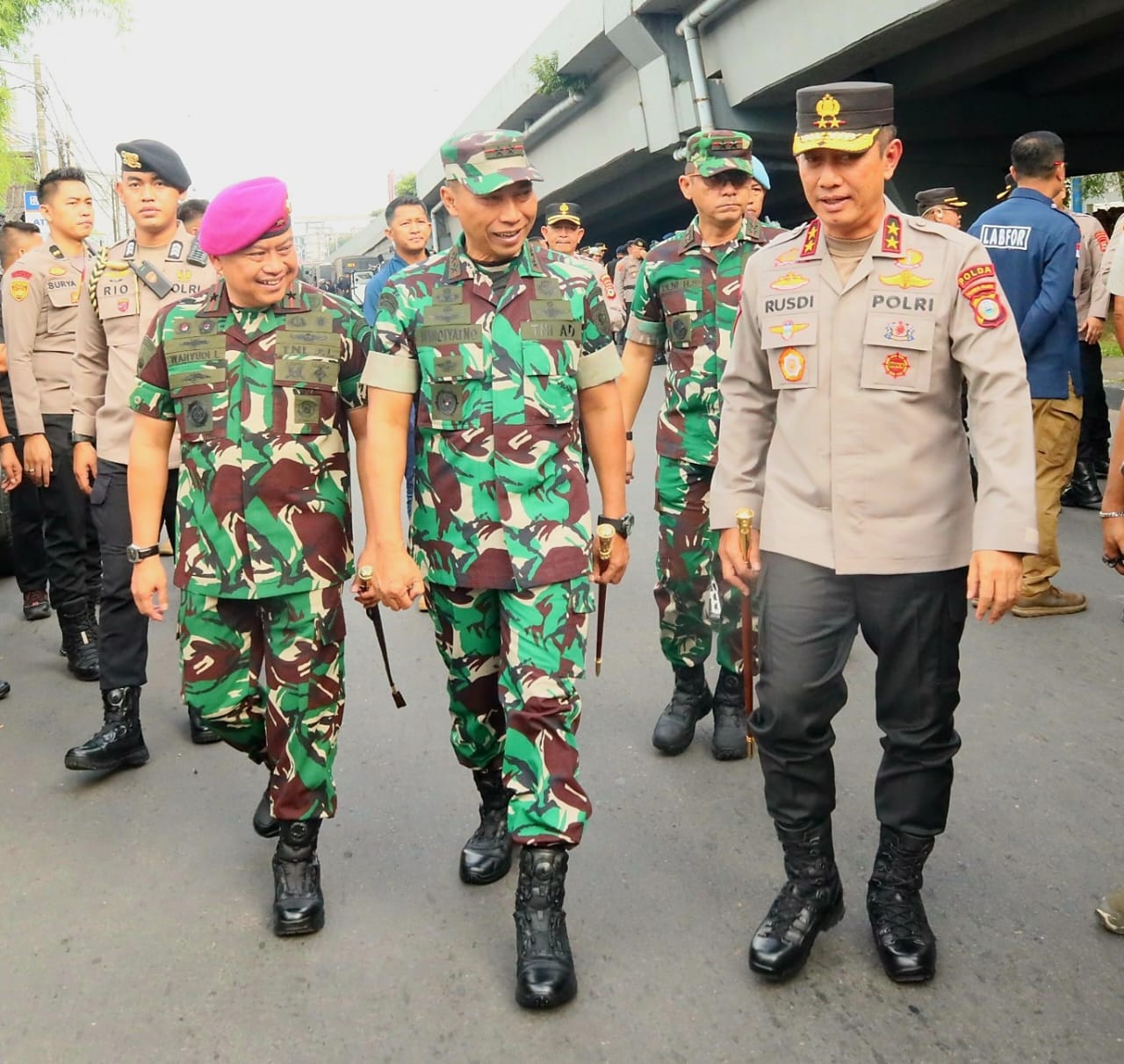 Jaga Keamanan Esensi Perjuangan Buruh, Danlantamal VI Tinjau Langsung Kesiapan Personel Gabungan Pengamanan Hari Buruh Internasional