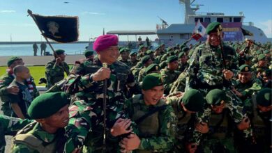 Danlantamal VI Makassar Sambut Satgas Pamtas RI-PNG Mobile Yonif 432/WSJ/3/3 Kostrad Wilayah Papua di Dermaga Layang Lantamal VI 
