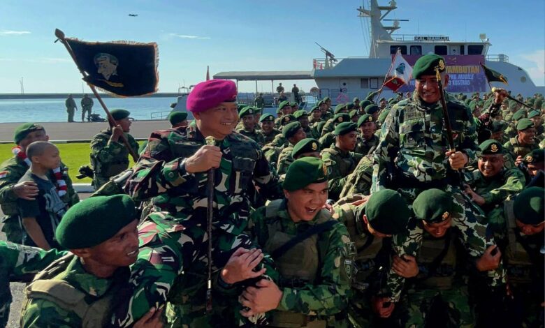 Danlantamal VI Makassar Sambut Satgas Pamtas RI-PNG Mobile Yonif 432/WSJ/3/3 Kostrad Wilayah Papua di Dermaga Layang Lantamal VI 