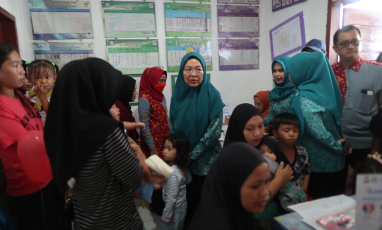 Dorong Peningkatan Layanan Kesehatan, Ketua TP PKK Makassar Tinjau Posyandu Era Baru Nusa Indah 4