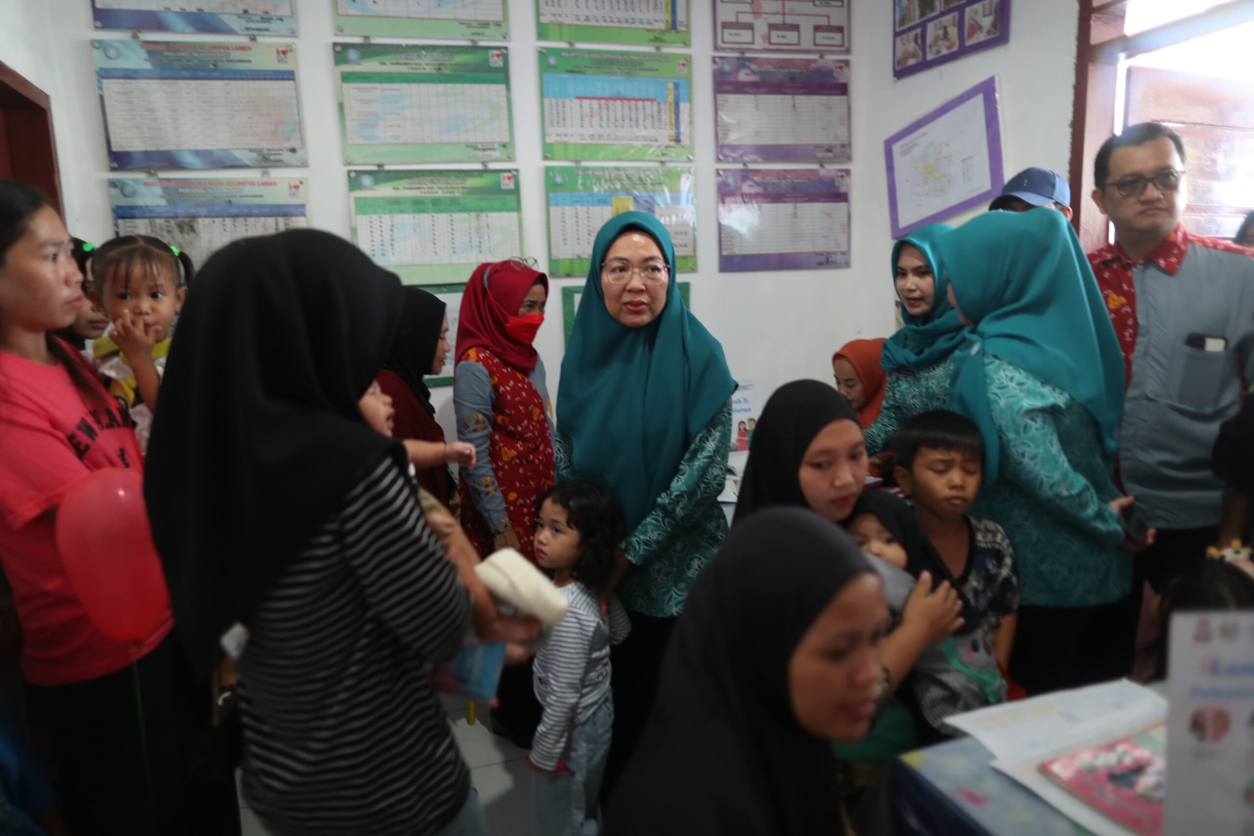 Dorong Peningkatan Layanan Kesehatan, Ketua TP PKK Makassar Tinjau Posyandu Era Baru Nusa Indah 4