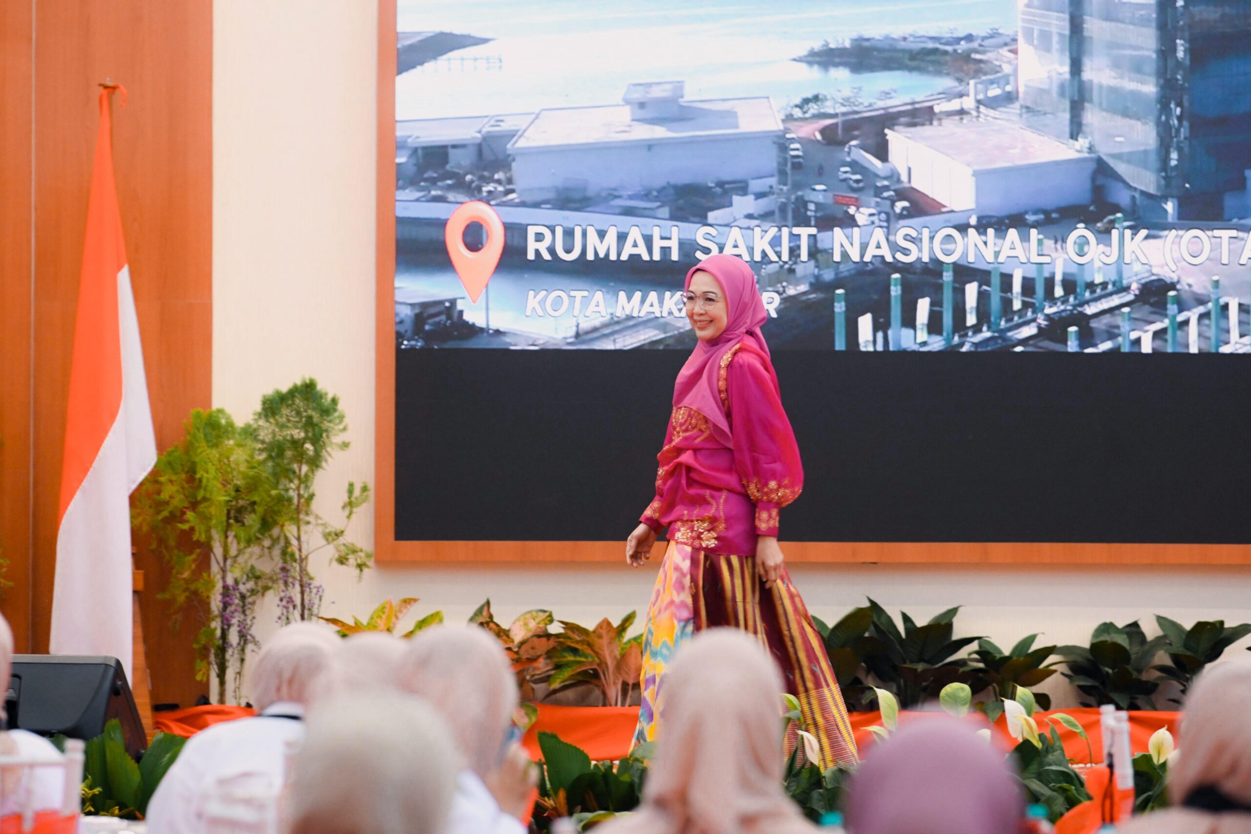 Melinda Aksa Tampil Memukau di Ajang Fashion Show Warisan Budaya