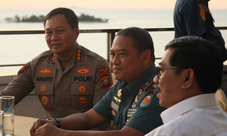 Nikmat Indahnya Laut Kota Makassar, Danlantamal VI Hadiri Coffee Sunset Pelindo Regional 4