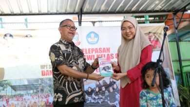 Melinda Aksa Luncurkan Ruang Baca dan Gerakan Ibu Suka Membaca di SD Inpres Maccini Sombala 1 Makassar