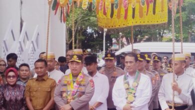 Injakkan Kaki Di Bumi Arung Palakka Kapolri Diberi Gelar Adat 'La Pateddungi Daeng Pasempo