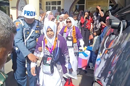 Jemaah Calon Haji KBIHU Jami’atul Bahari Lantamal VI Makassar Tahun 1446 H/2025 M Diberangkatkan