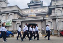 Danlantamal VI Bersama PJU Jalan Kaki Sehat Sambil Mengenal Sudut Kota Makassar