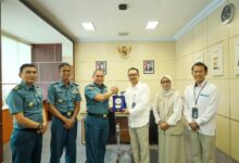 Danlantamal VI Makassar Sambangi Kepala Bulog Wilayah Sulselbar Bahas Ketersediaan Pangan dan Keamanan Laut