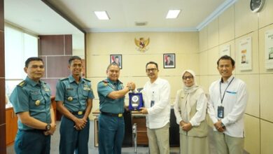 Danlantamal VI Makassar Sambangi Kepala Bulog Wilayah Sulselbar Bahas Ketersediaan Pangan dan Keamanan Laut