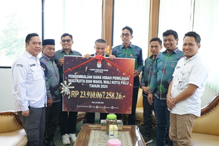 Temui Wali Kota Hadianto Ketua KPU Palu Kembalikan Sisa Hibah Dana Pilkada Rp23 Miliar ke Pemkot