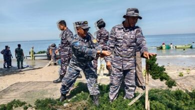 Lantamal VI Makassar Panen Rumput Laut di Lahan Hanpangan TNI AL Desa Punaga Takalar