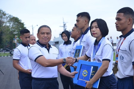 Brigjen Wahyudi Beri Penghargaan Pada Personel Atlet Lantamal VI