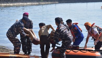 Aksi Cepat Tanggap TNI AL Lantamal VI Bersama Tim Gabungan Evakuasi Korban Bencana Alam Banjir
