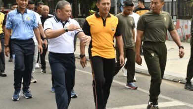 Danlantamal VI Makassar Hadiri Olahraga Bersama Hari Bayangkara ke-79 Tahun 2025