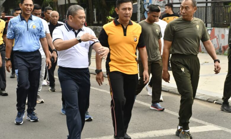 Danlantamal VI Makassar Hadiri Olahraga Bersama Hari Bayangkara ke-79 Tahun 2025