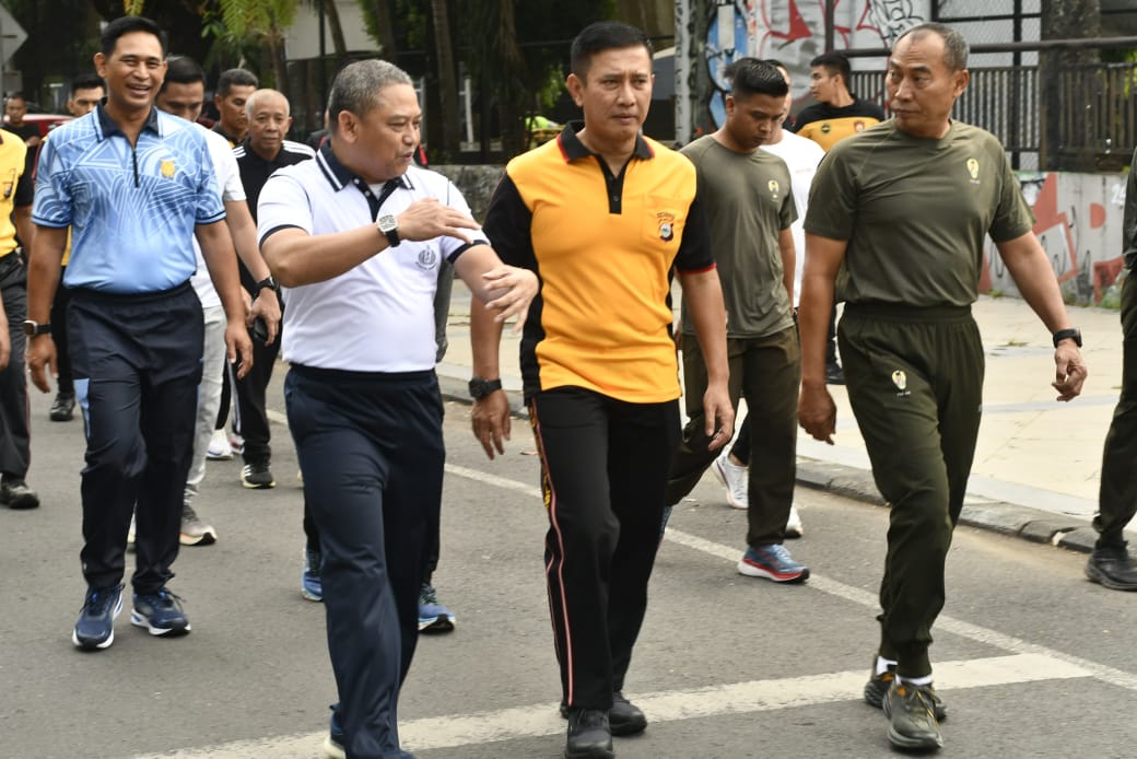 Danlantamal VI Makassar Hadiri Olahraga Bersama Hari Bayangkara ke-79 Tahun 2025