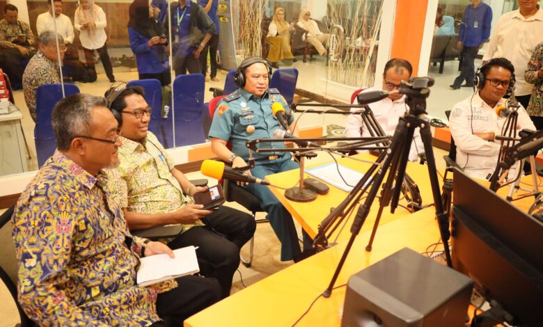 Danlantamal VI Makassar Tampil Sebagai Narasumber Acara Talk Show Road to Hari Lingkungan Hidup Tahun 2025 di RRI Makassar