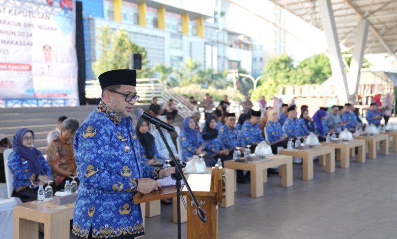 Serahkan SK CPNS 2024, Munafri Tekankan Pengabdian Pelayanan Kepada Masyarakat